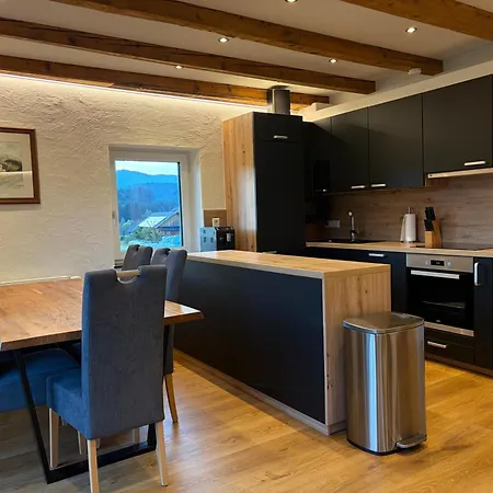 Alpenappartement - *